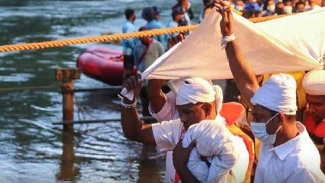 මහනුවර ඇසළ පෙරහැර මංගල්‍යයේ දිය කැපීමේ චාරිත්‍රය ඉටු කෙරේ