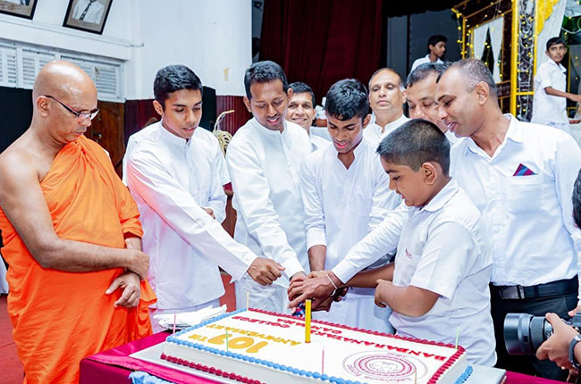 ගම්පහ බණ්ඩාරනායක විද්‍යාලයේ 107වන සංවත්සර උත්සවය ආගමික වැඩසටහන් සමග සංවිධානය කෙරේ